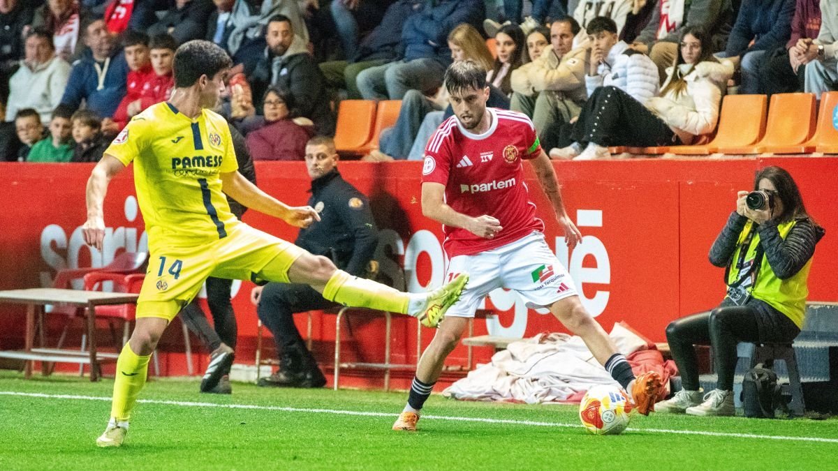 El jugador del Nàstic Jaume Jardí durant el duel contra el Villarreal B.