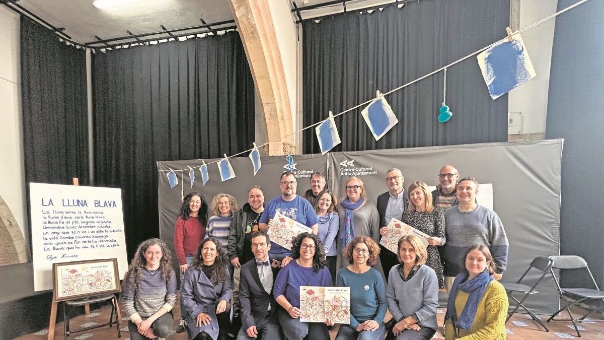 Joan Rioné, director del Festivalet Blau, i els impulsors, responsables i col·laboradors que enguany formen part del projecte.