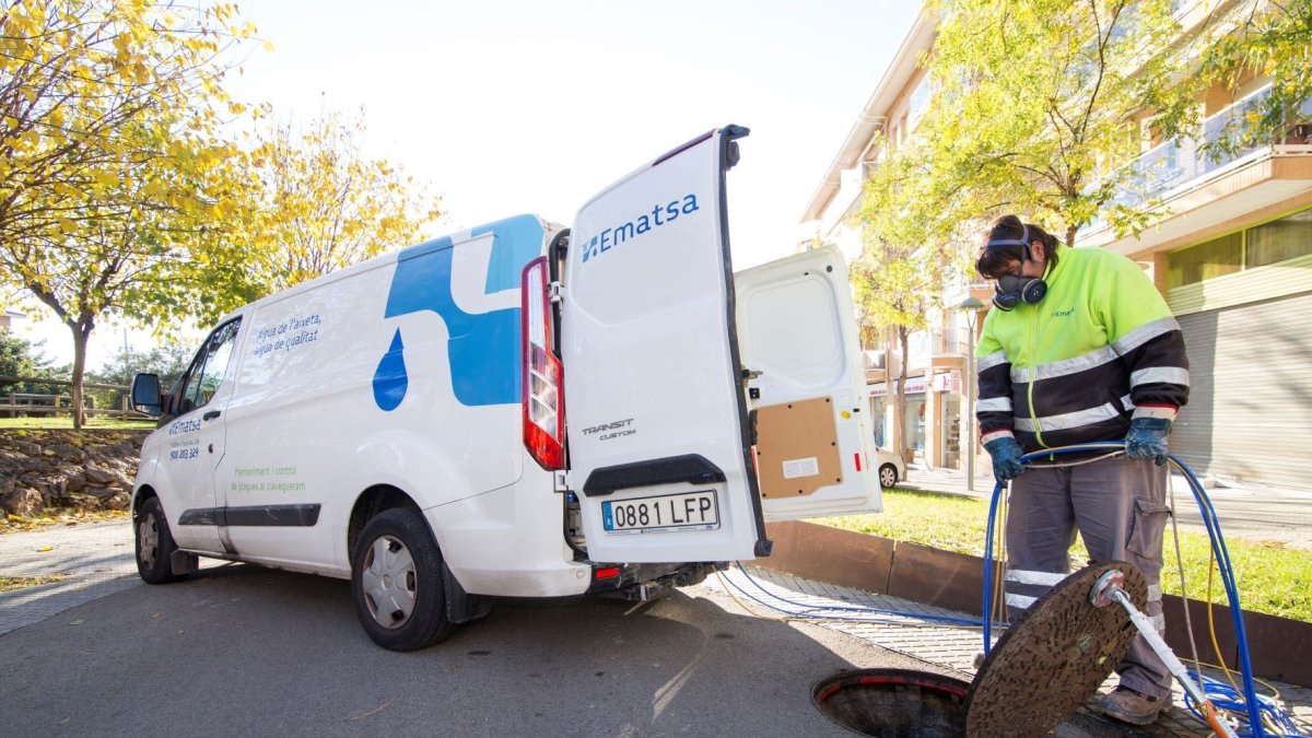 Imagen de archivo de un trabajador de Ematsa.