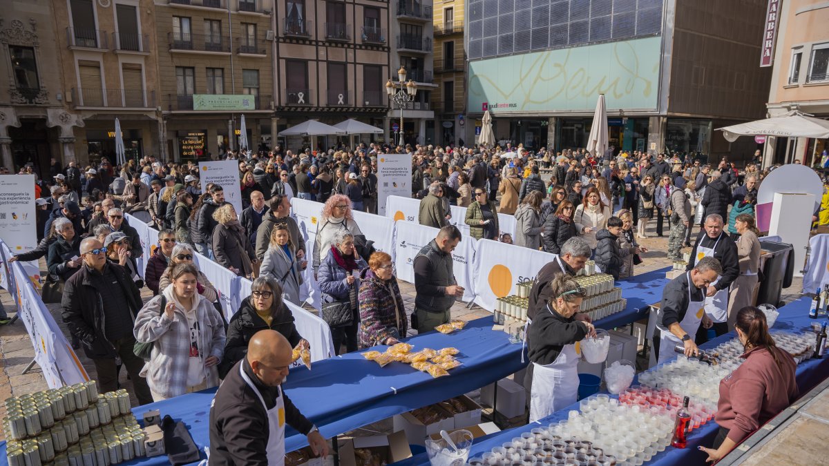 Imatge de l'experiència gastronòmica celebrada aquest diumenge a la plaça del Mercadal de Reus.