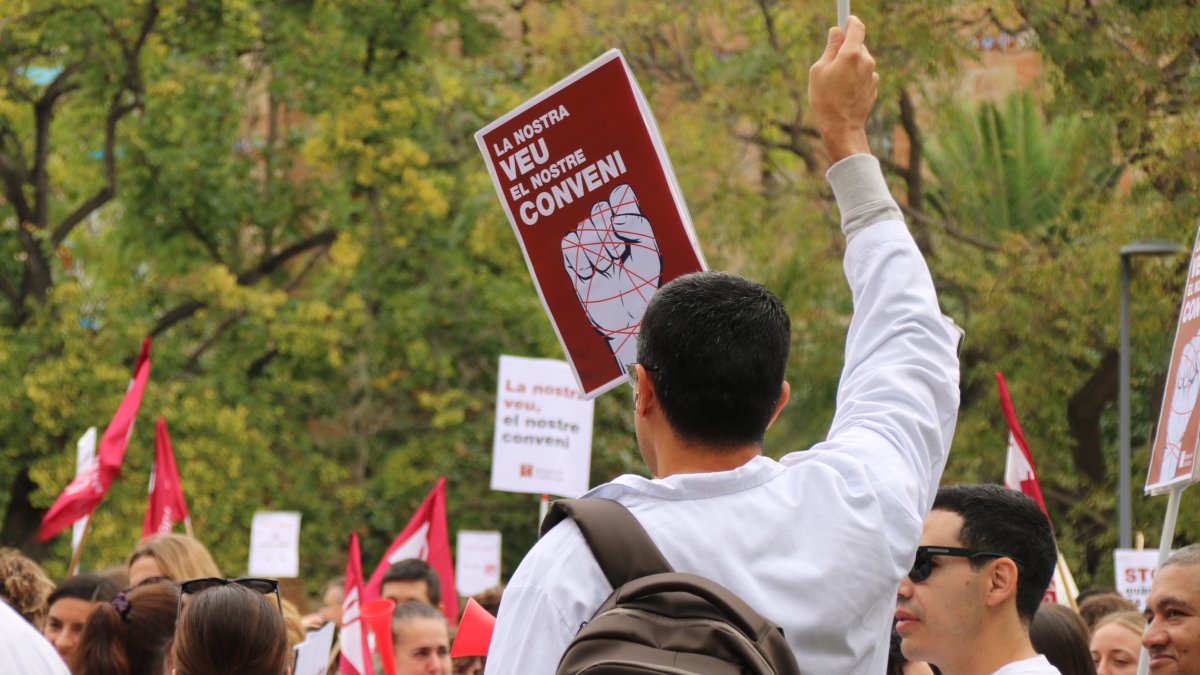 La concentració dels metges lluint la bata blanca.