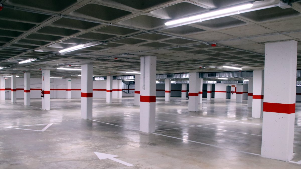 Imatge d’un pàrquing.
