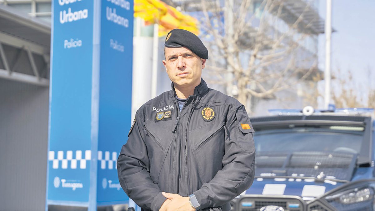 L’Inspector Lacueva a la seu de la Guàrdia Urbana.