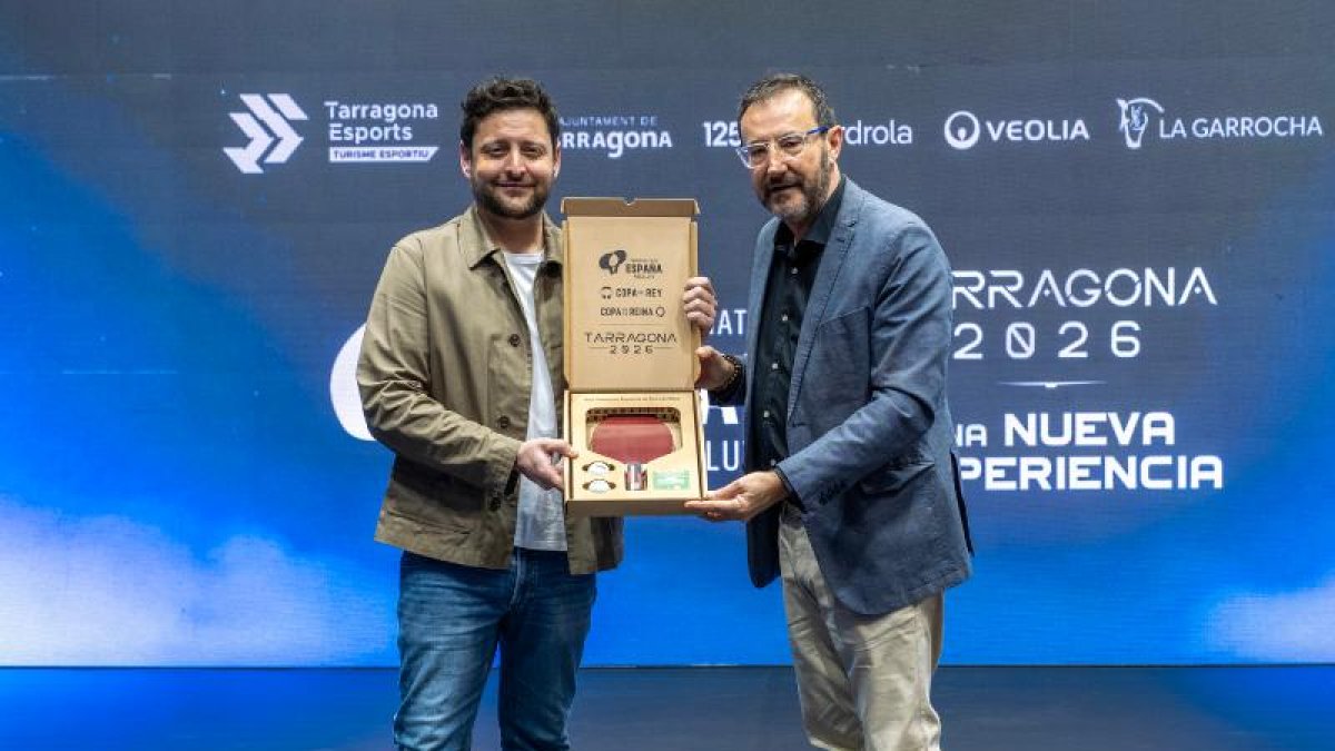 Viñuales fa el servei d'honor del Campionat de Tennis Taula