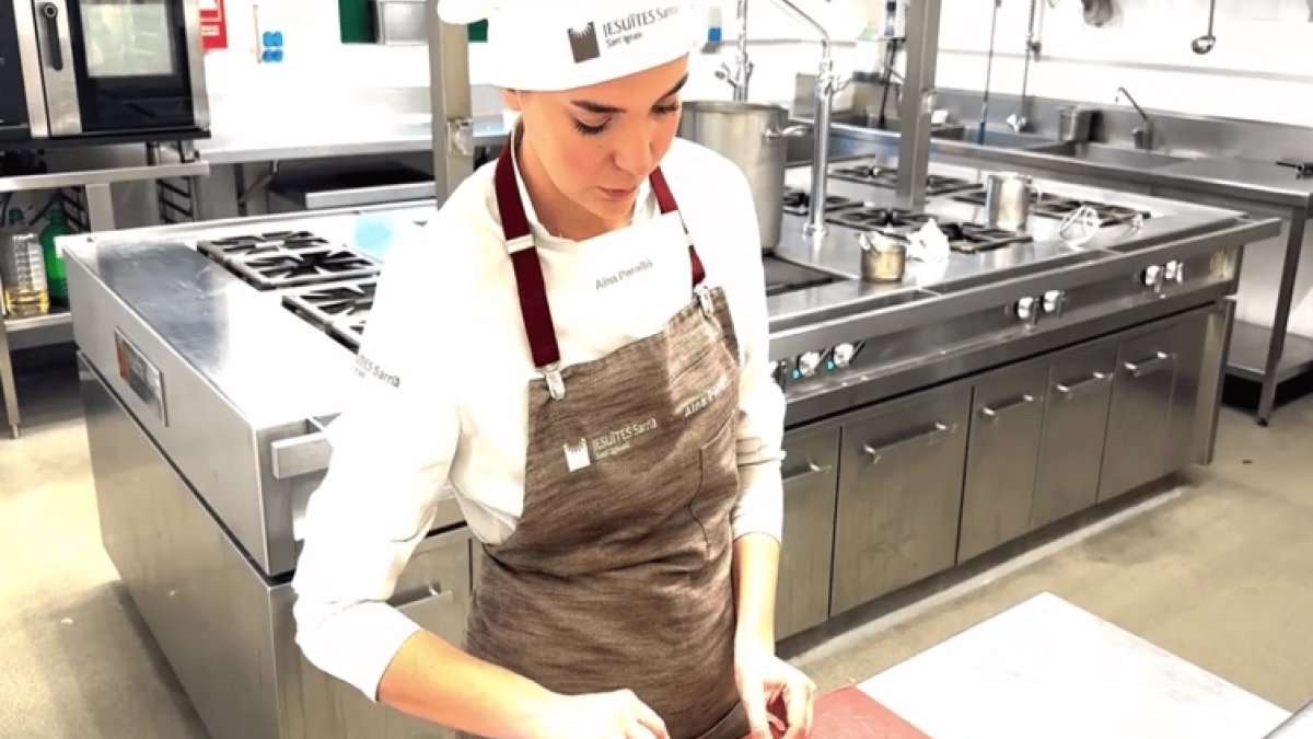 Fotografia d’Aina Perelló, la jove de Cambrils que és finalista del Premi Promeses de l’Alta Cuina 2026 de Le Cordon Blue.