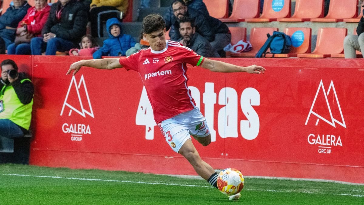 El jugador del Nàstic Ander Zoilo durant un duel disputat al Nou Estadi Costa Daurada.