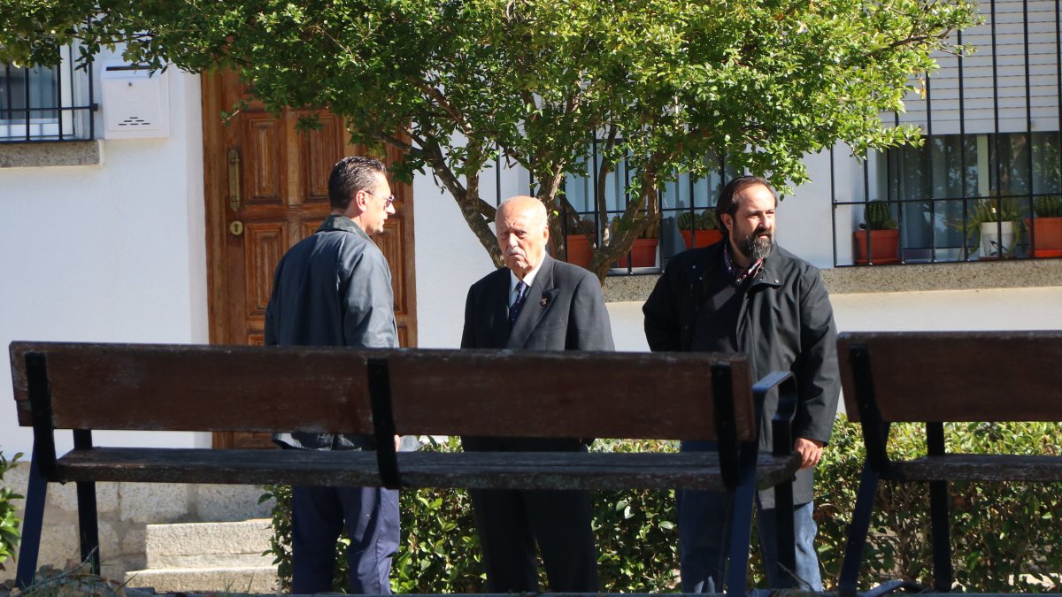 El golpista Antonio Tejero separado de la concentración al lado del cementerio de Mingorrubio, el 24 de octubre de 2019.