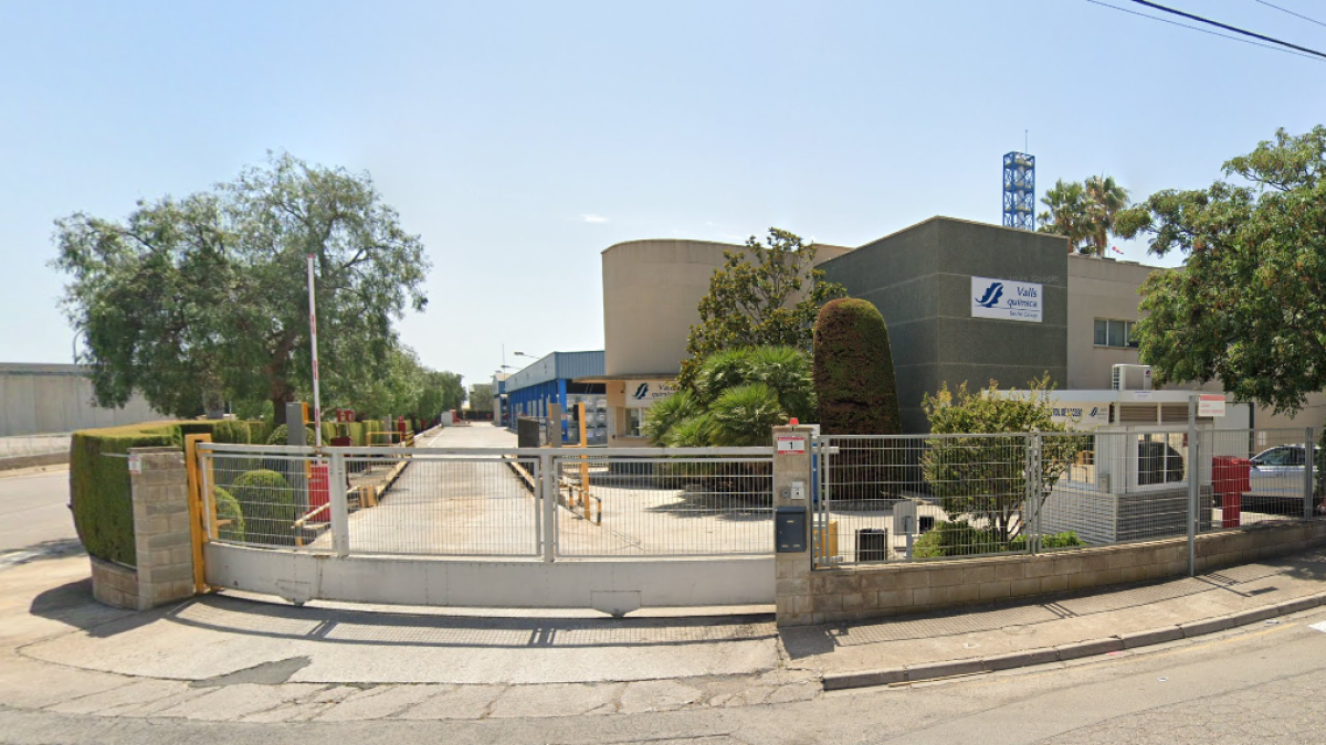 La empresa donde se ha producido el incendio se encuentra en la calle Basters.