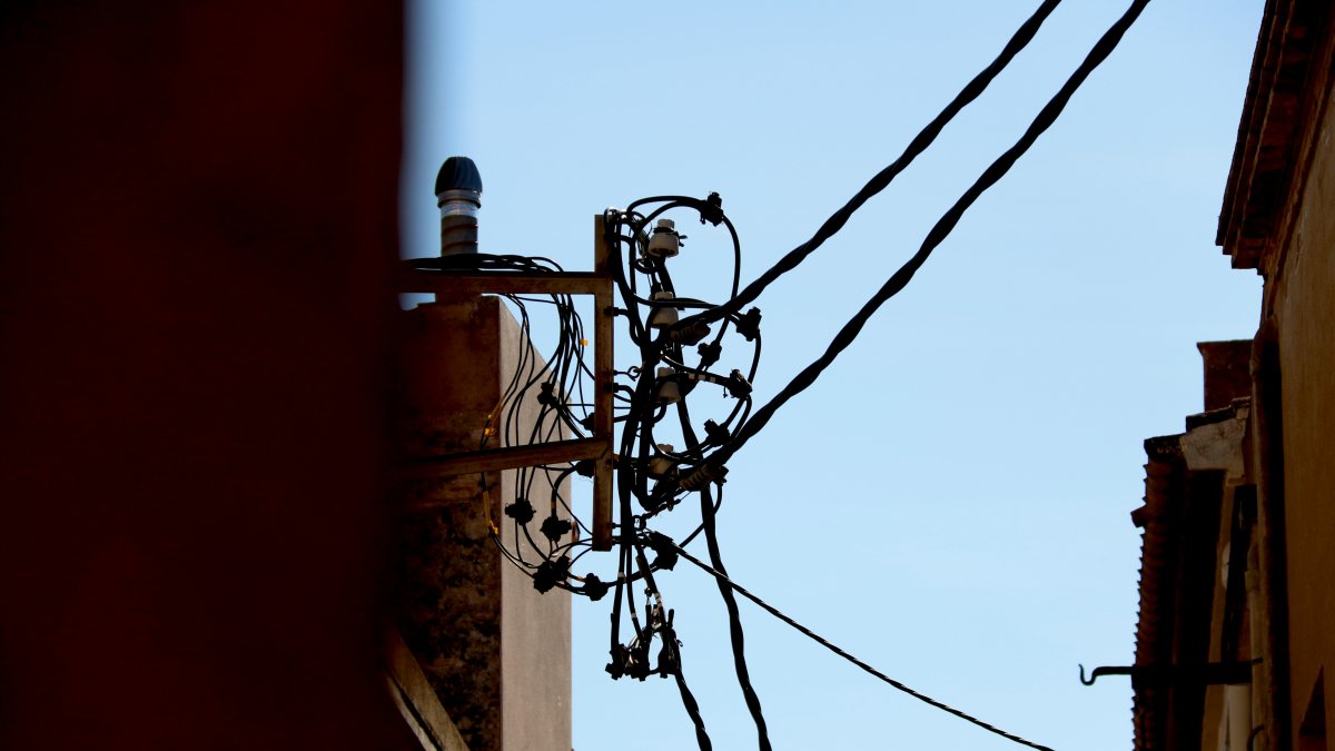 Instalación eléctrica en el municipio de Vilaplana.