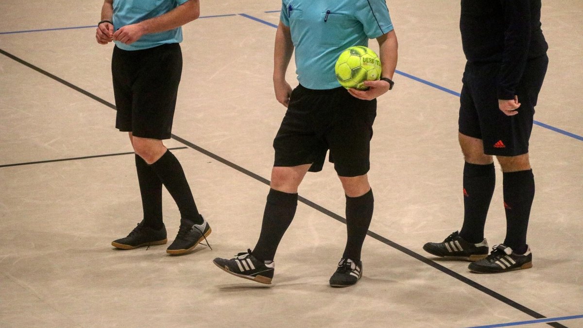 Els àrbitres de futbol sala es planten contra la violència.