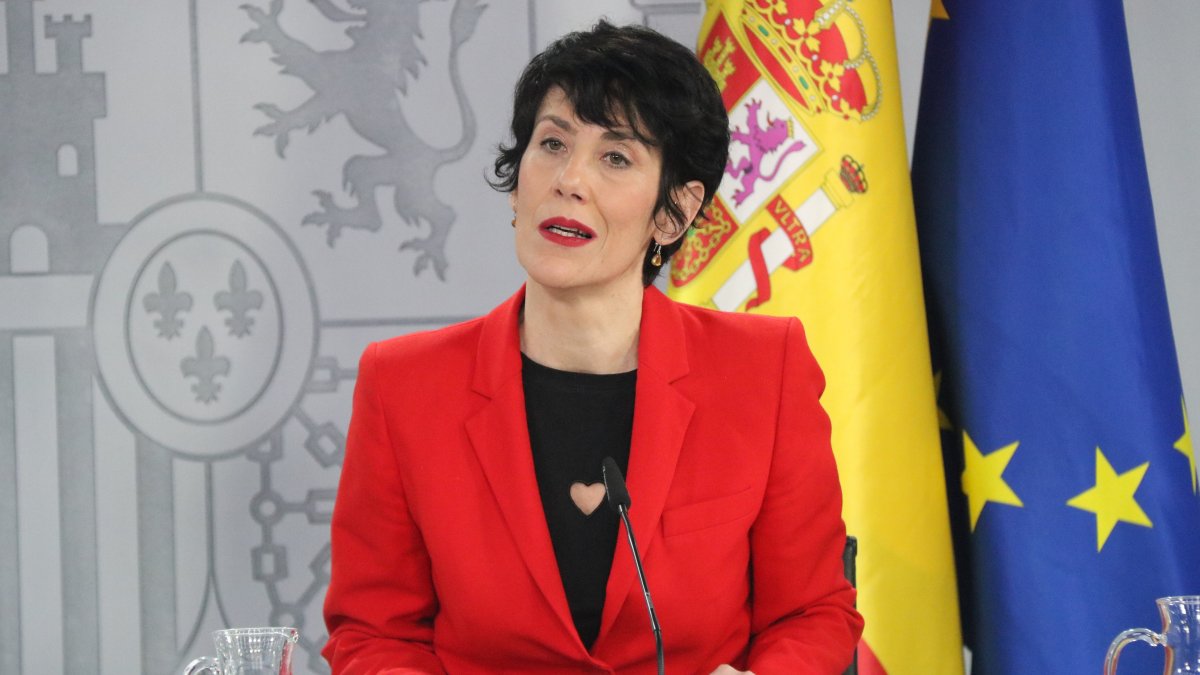 Elma Saiz en rueda de prensa