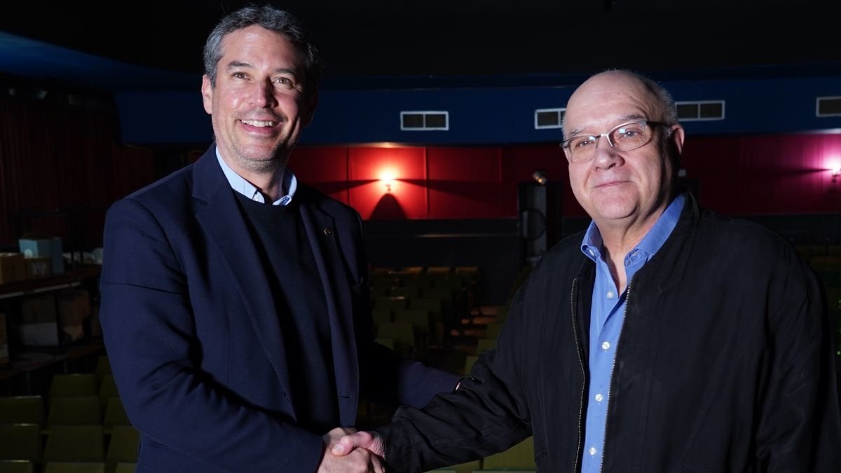 L'alcalde, Kenneth Martínez, juntament amb el mossen Josep Maria Calderó.