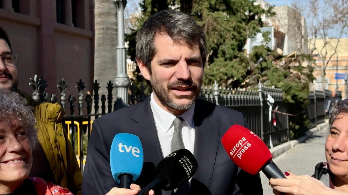 El ministre de Cultura, Ernest Urtasun, durant una atenció als mitjans