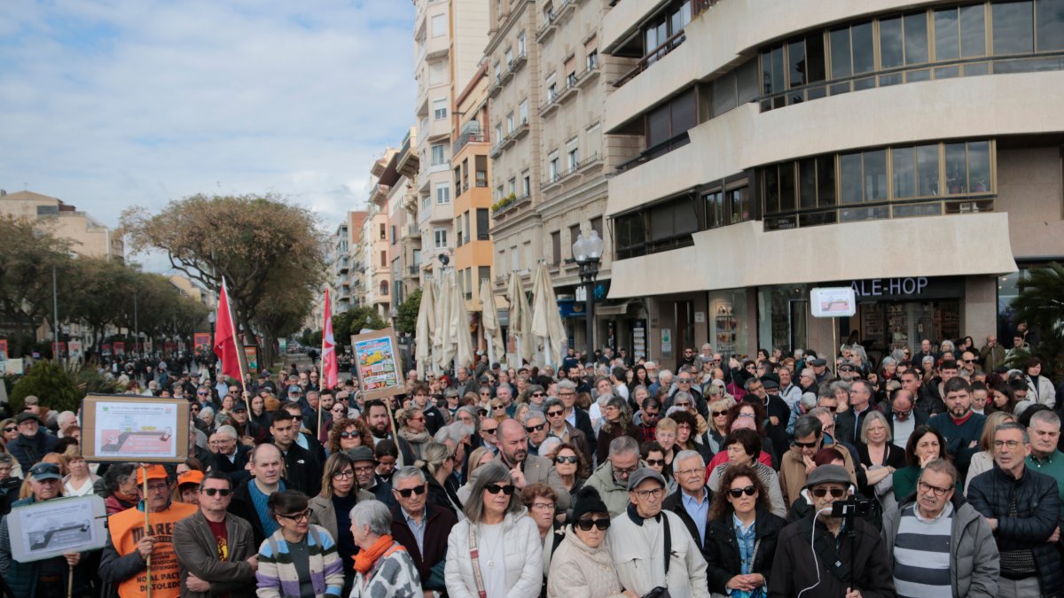 Imatge de la manifestació per exigir una atenció continuada de l'ictus a l'hospital Joan XXIII de Tarragona