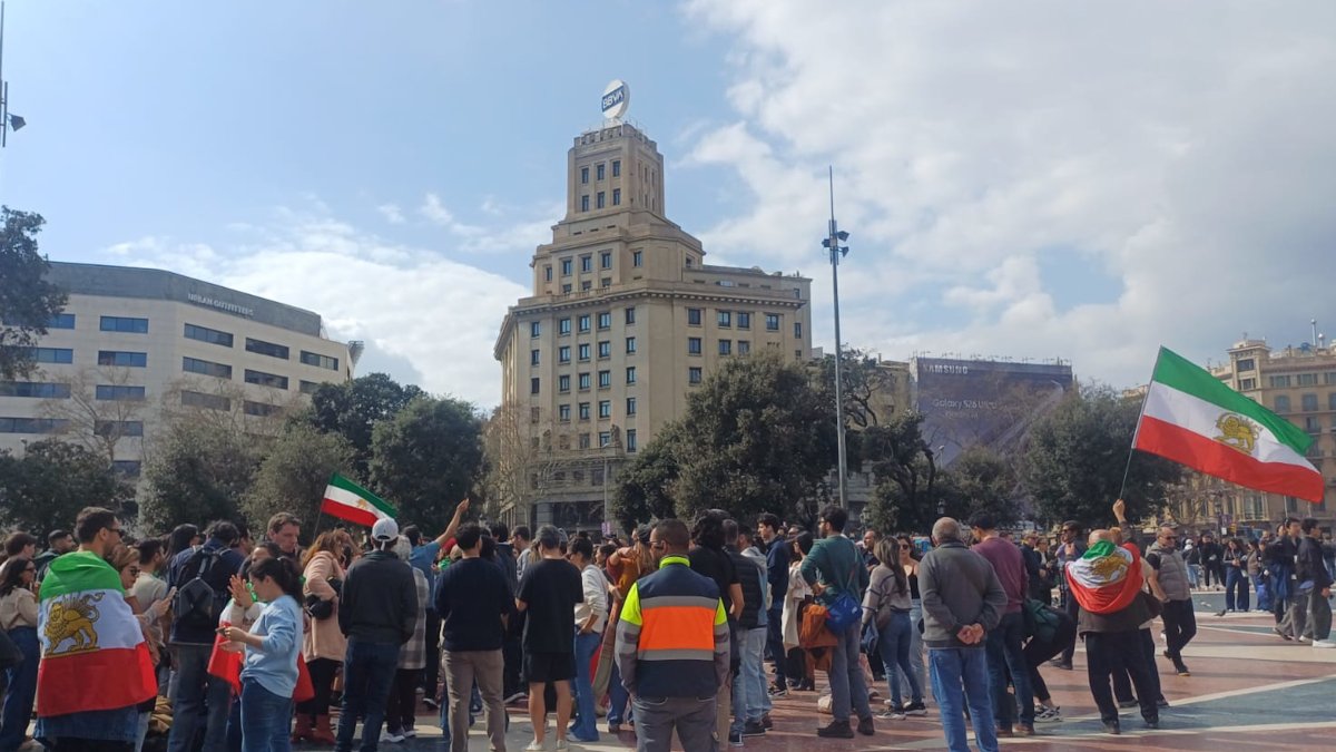 Imagen de la concentración de iraníes en Barcelona