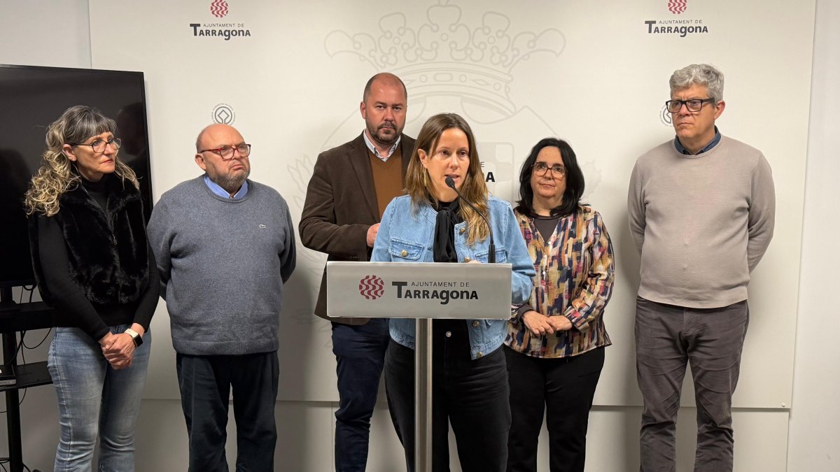 Maria Roig acompañada del resto de miembros del GM de ERC