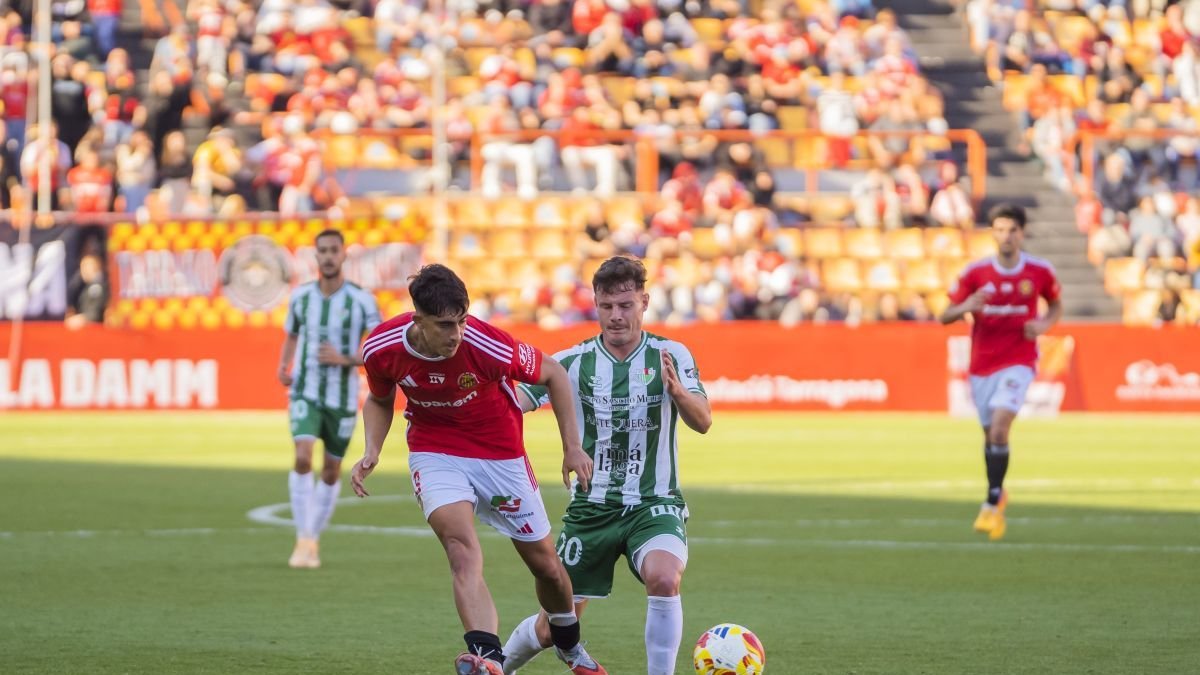 El jugador del Nàstic Marc Montalvo durant el duel contra l'Antequera del darrer diumenge.