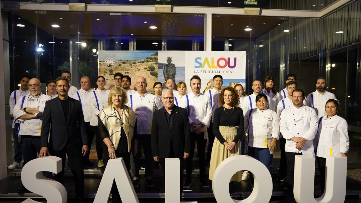 Pere Granados, juntament amb la Directora General de Turisme, Cristina Lagé; la directora de la Guia Repsol, Melinda Padilla i els representants del restaurants participants. El xef Pep Moreno durant les degustacions dels assistents.