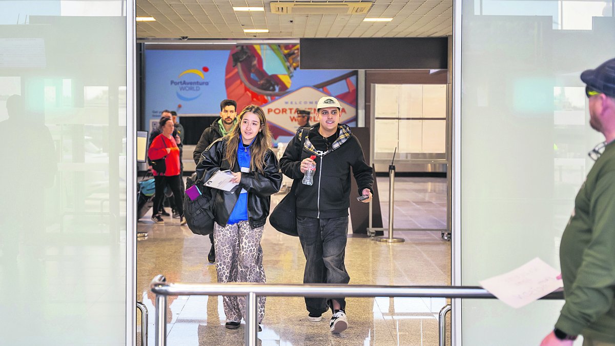 Un avió procedent de Dublín va protagonitzar el primer moviment comercial de la temporada.