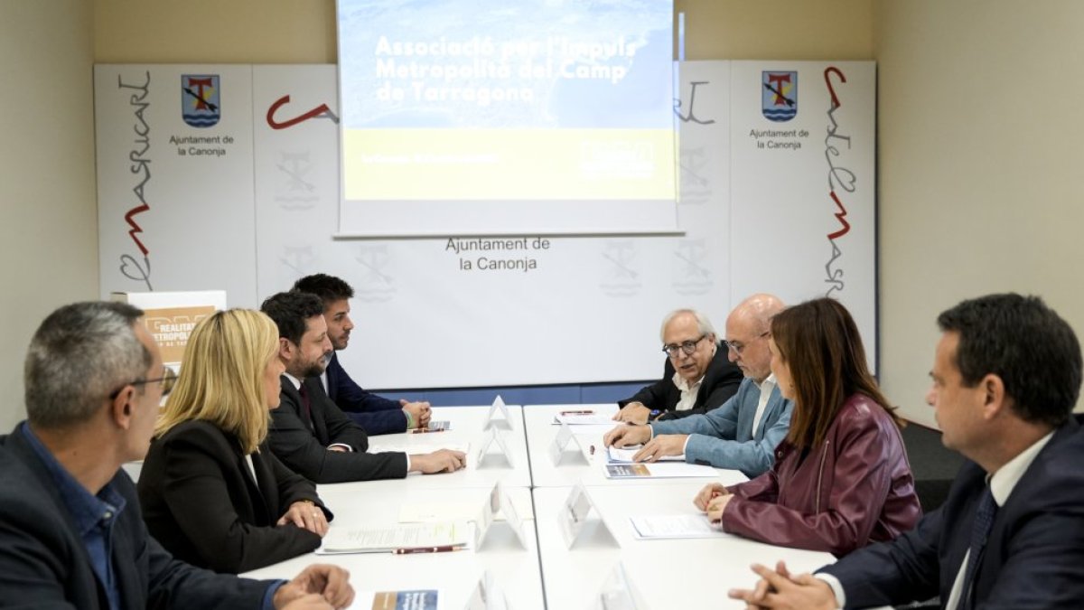 Imatge d’arxiu de l’acte de constitució de l’Associació per a l’Impuls Metropolità.