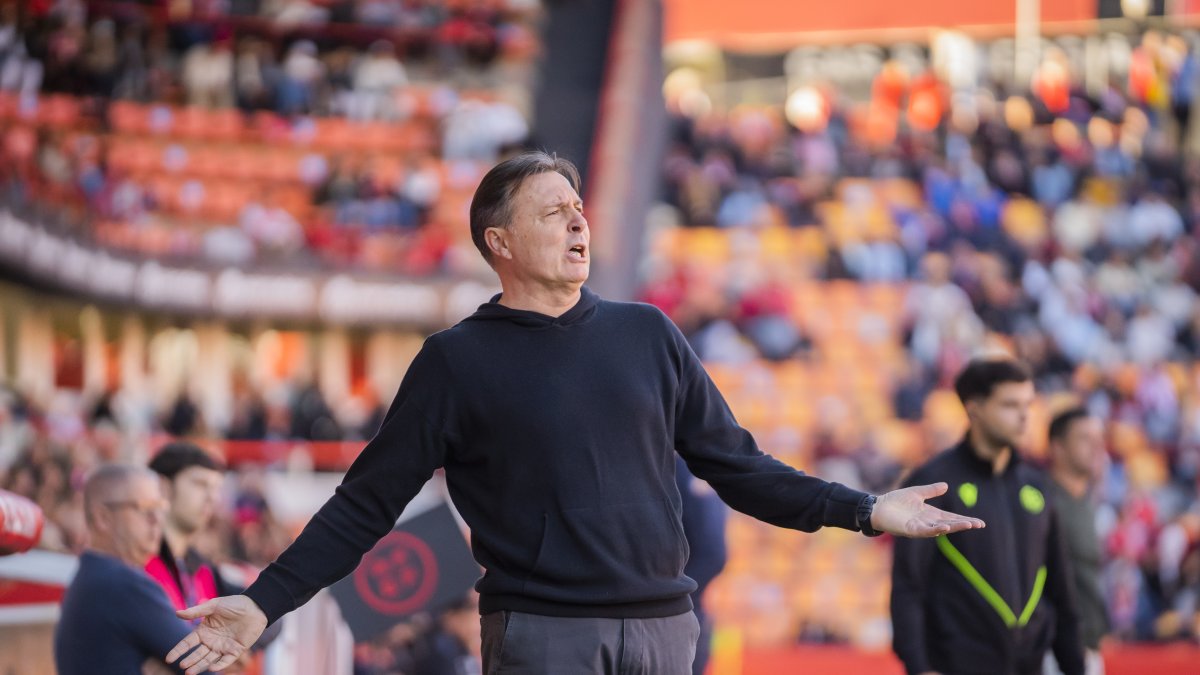 El entrenador del Nàstic Cristóbal Parralo durante un partido en el Nou Estadi.