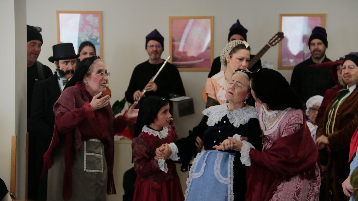 Imatge del ball parlat representat a la residència Mercè