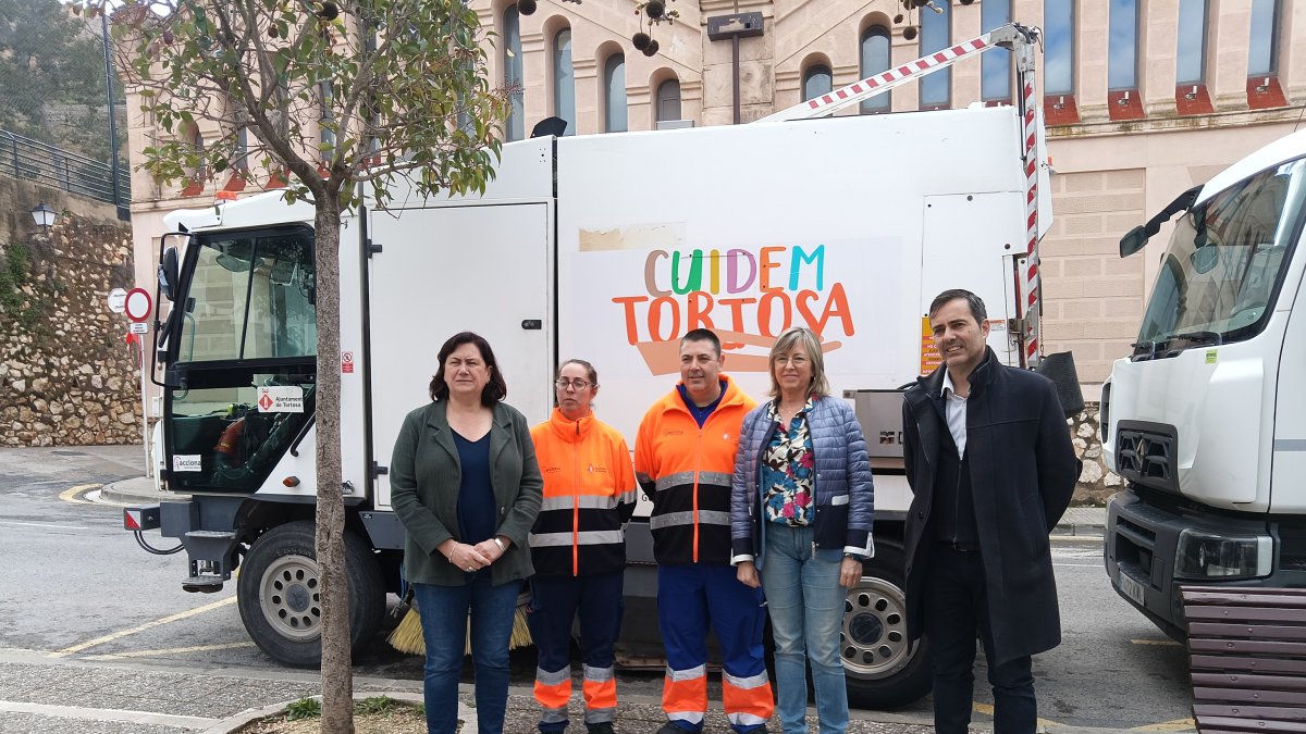 L'alcaldessa de Tortosa, Mar Lleixà en la presentació de la reordenació del servei de neteja