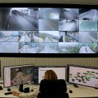 Monitors de control del Future Road Lab d'Abertis, a la C-32 sud.