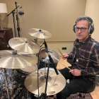 Jimmy Piñol és bateria i membre fundador del grup 'Lax’n’ Busto'.