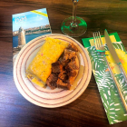 Tamal de blat de moro farcit de carn de porc i llardons.