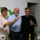 Francisco Javier Gómez León, Jaime Duque Moreno i Judit Gómez celebren els resultats de VOX en les últimes eleccions municipals.