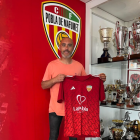 Manel Cazorla possa amb la ssmarreta de La pObla de Mafumet.