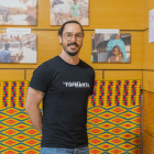 Víctor López, cofundador de l’ONG Kolam, a la seva exposició fotogràfica ‘Udaipur, dona i infància’.