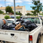 Un vehicle recollint objectes voluminosos a Altafulla.