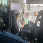 El detingut circulava per l’AP-7 fent ús del mòbil per veure vídeos o, fins i tot, havia emplenat documents de l’empresa durant la conducció.