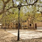 Fotografia de la plaça Josep Roselló d’Almoster, uns dels municipis que tenen l’índex socioeconòmic territorial més elevat.