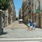 Es col·locaran bancs de pedra a les dues entrades els carrers Sant Agustí i Comte de Rius, i els camions només podran accedir pel carrer de Joan Maragall durant el matí.