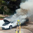 Imatge de l'incendi en un cotxe a Calafell