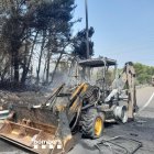Imatge de la retroexcavadora incendiada.