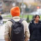 Imagen de varias personas abrigadas.
