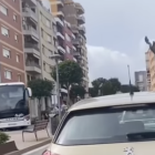 Imagen del momento en el que el conductor ha perdido la puerta.