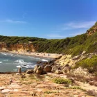Imagen de Cala Fonda, también conocida como Cala Waikiki.