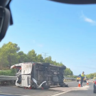 Imatge de la furgoneta accidentada a l'AP-7 a l'Hospitalet de l'Infant
