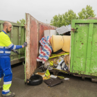 Els grups municipals de l’oposició han criticat els nous trams de la taxa d’escombraries.