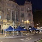 La plaça del Pintor Fortuny ha estat adaptada amb elements com tendals policials.