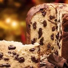 Imagen de un panettone de chococlate.