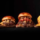 Imagen de varias hamburguesas del Burguitos.