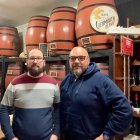 David Prats (a la dreta), procedent del món de la comunicació, agafa les regnes de Marc Niubó (esquerra) al capdavant de La Parra.