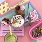 El Rinconcito es famoso por sus postres espectaculares y batidos virales.