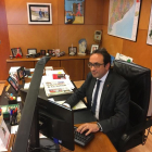 Josep Rull al seu despatx en una imatge publicada per ell mateix al seu perfil de Twitter aquest 30 d'octubre.